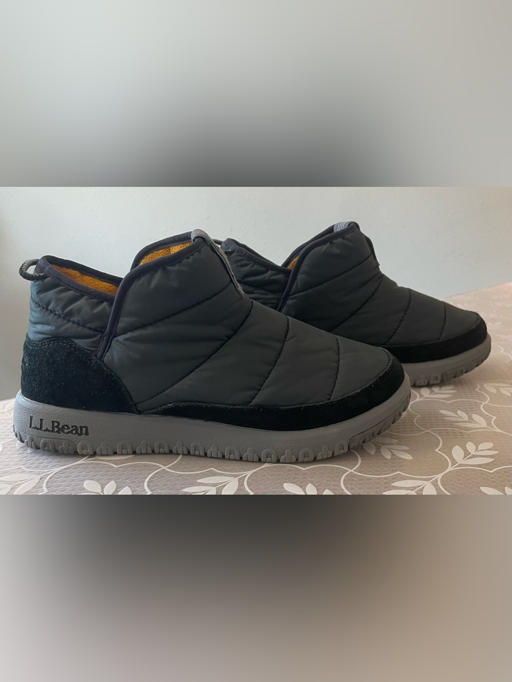 L.L.Bean Women’s Mountain Classic Puffer Quilted Slip-On Shoes Size 6 Gray Black